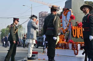 राष्ट्रपतिबाट पृथ्वीनारायण शाहको सालिकमा पुष्पहार अर्पण